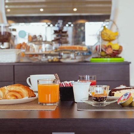 Hotel Cesirja Casavatore 外观 照片